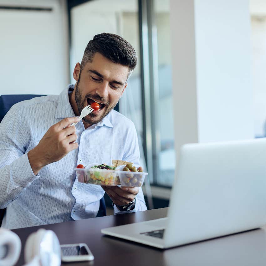 Boss Writes Employee Up For Taking An Online Quiz With His Friends During His Lunch Break