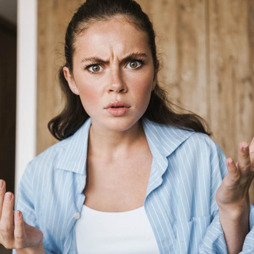 Man&#039;s Girlfriend Showed Up To Their Business Meeting Demanding To See His DMs