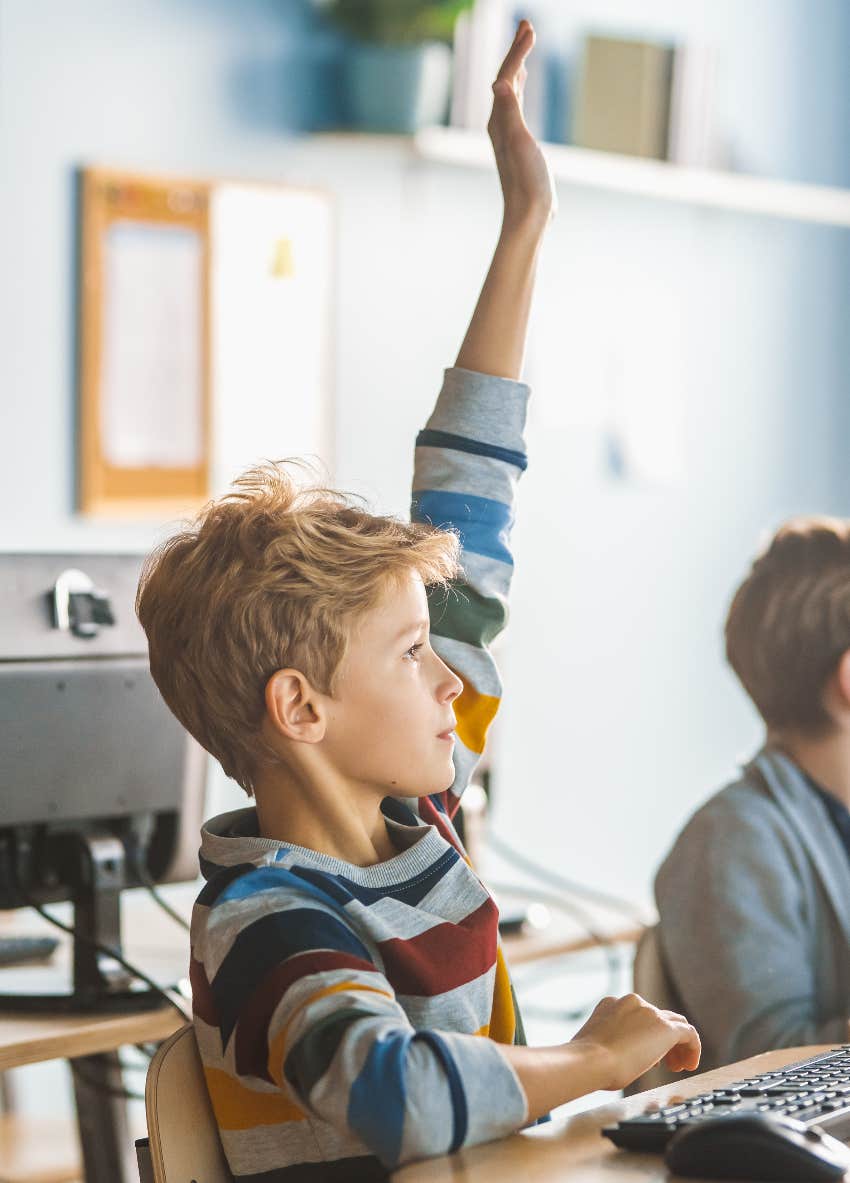 Entire 8th Grade Class Purposefully Drops Reading Level To Make Lessons Easier