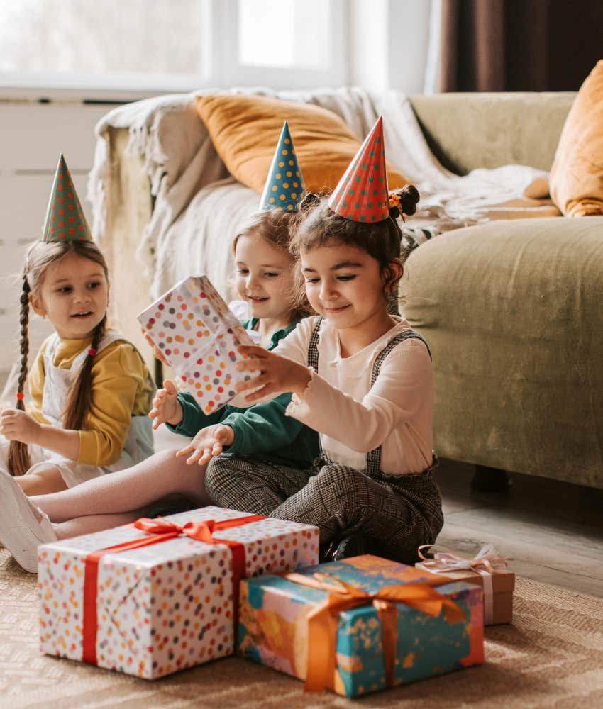 Mom Says That Kids Who Can Only Bring A $5 Or $10 Gift To Her Child’s Birthday Should Not Come
