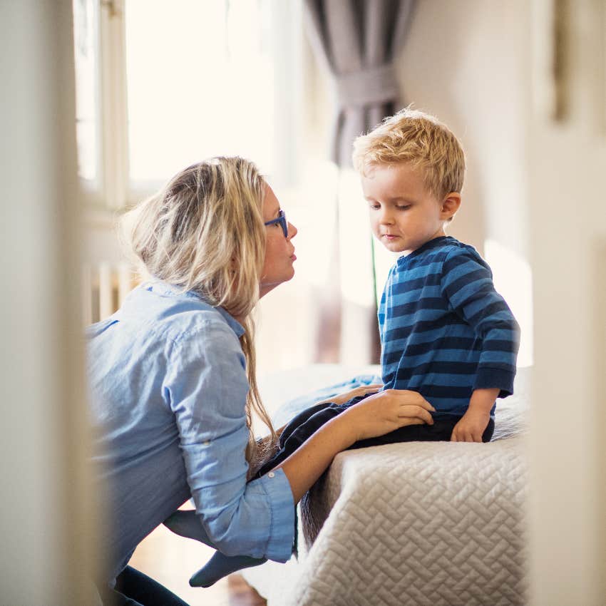 Mom Watches Her Teacher Friend Shut Down Her Son’s Tantrum In 10 Seconds