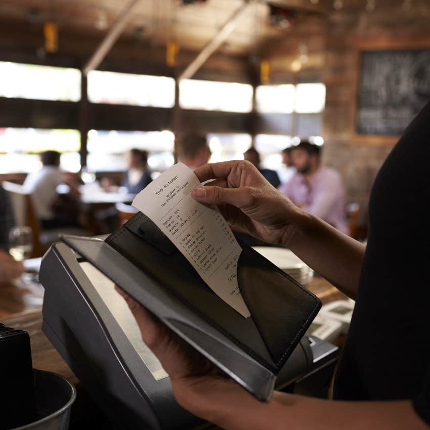 Server Says That Customers Gave Him A Negative Tip Before Sneaking Out Of The Restaurant