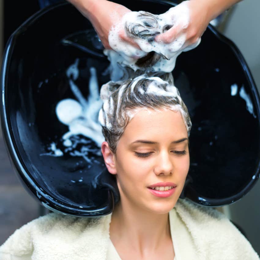 Woman Goes To The Salon And Gets Her Hair Washed By An Imposter