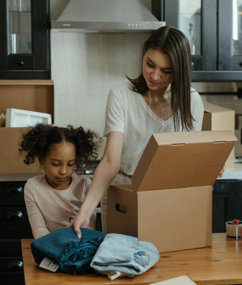 Single Mom Raising 10 Kids Shows Off Her Small 2-Bedroom Home