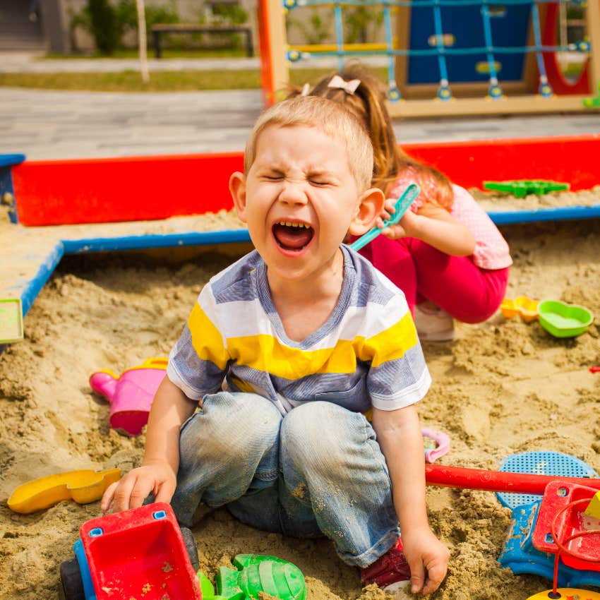 Father Praised For How He Handled A Little Boy Who Pushed His Son On The Playground 