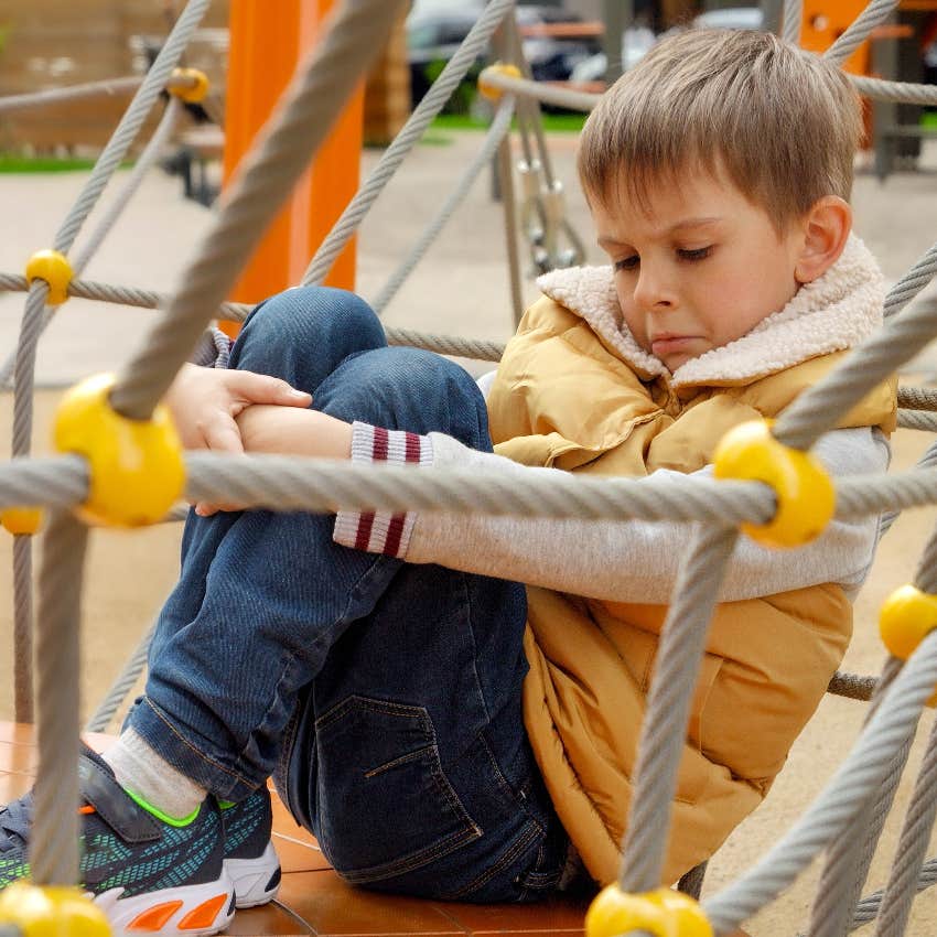Father Praised For How He Handled A Little Boy Who Pushed His Son On The Playground 