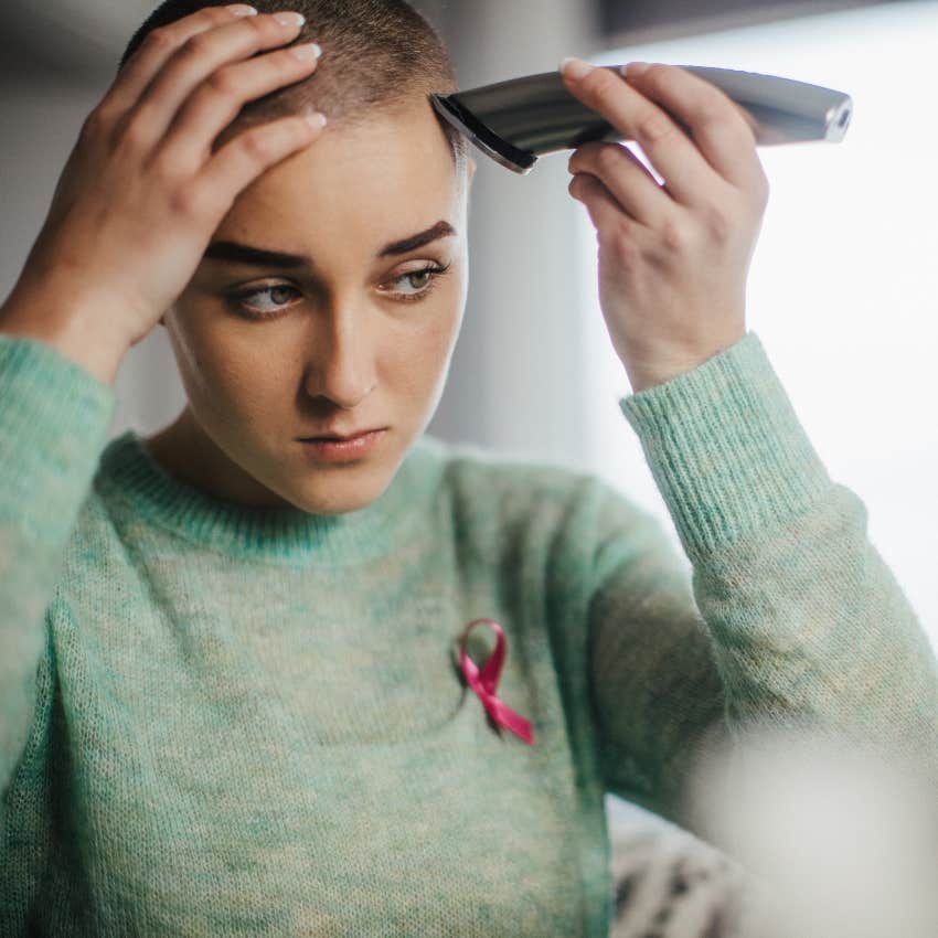 Mom Asks Teen Daughter To Cut Off All Her Hair To Use As A Wig After Losing Her Hair Due To Cancer Treatments 