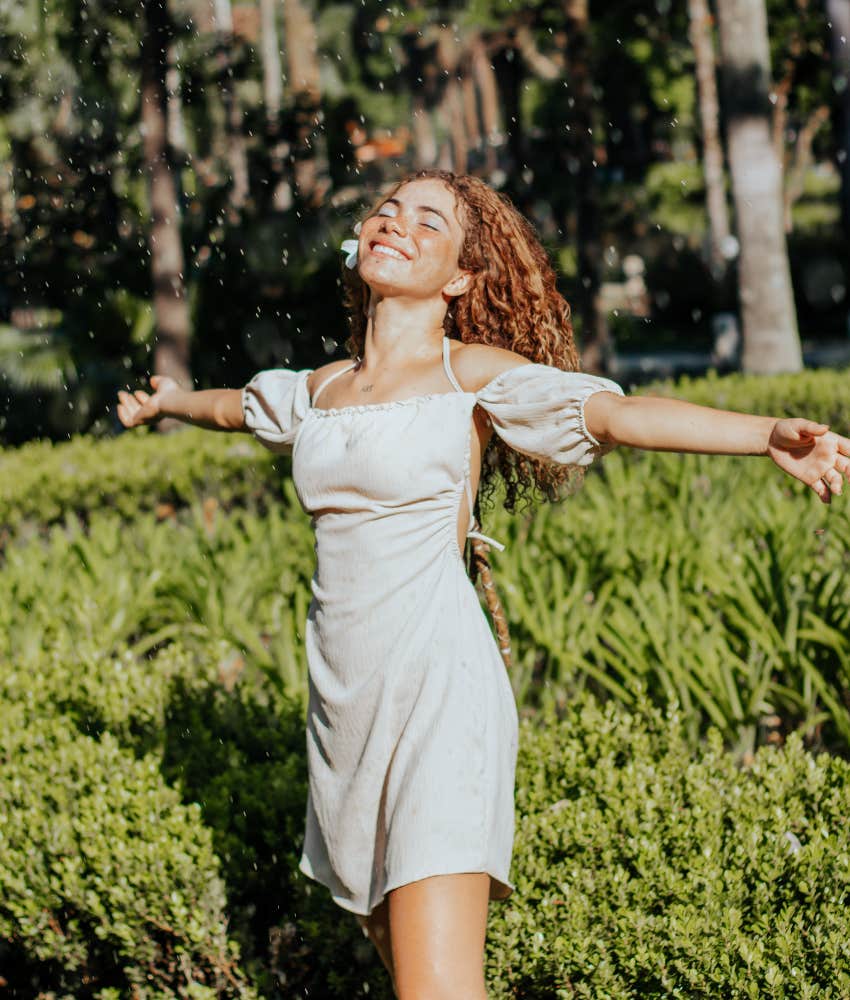 ways smart women choose to be happy