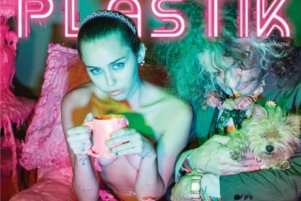 Miley during plastik shoot