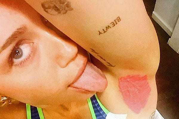 miley cyrus armpit hair hot pink tongue