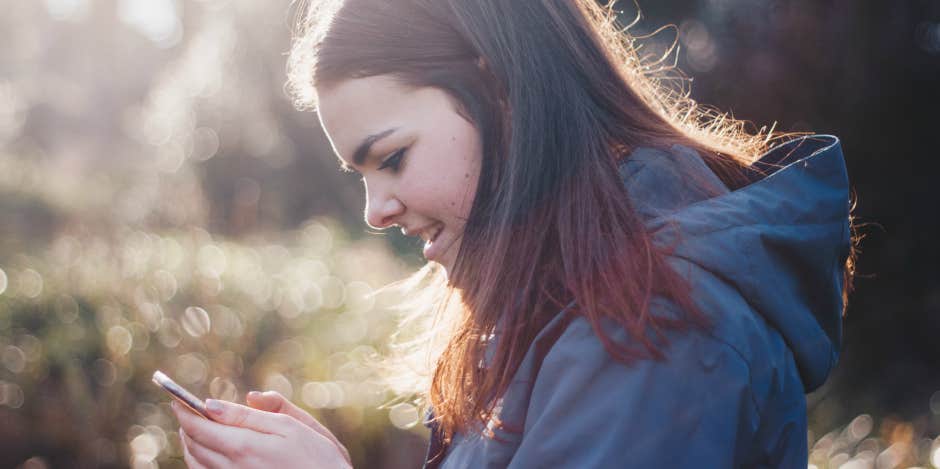 How These 6 Emoticons Change The Meaning Of Your Flirty Text How These 6 Emoticons Change The Meaning Of Your Flirty Text