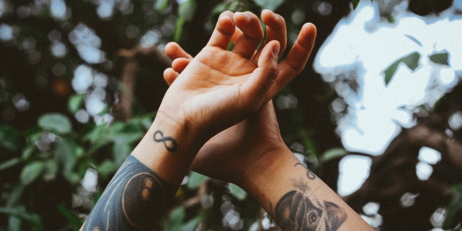 Share 83+ delicate flower wrist tattoos latest - in.eteachers