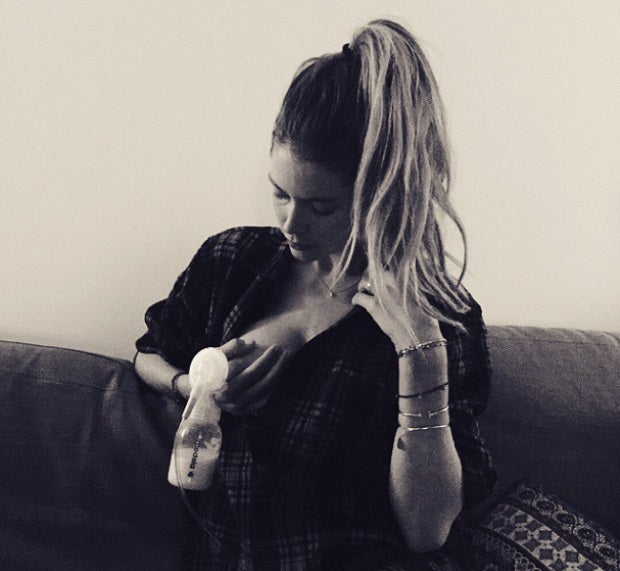 boobs Doutzen Kroes breastfeeding