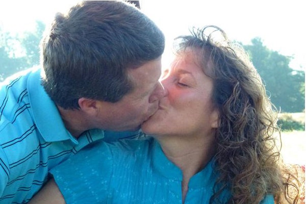 Jim Bob and Michelle Duggar kissing