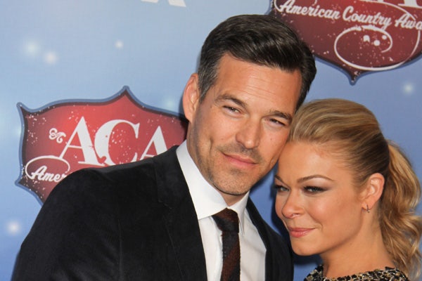 eddie cibrian leann rimes nuzzling