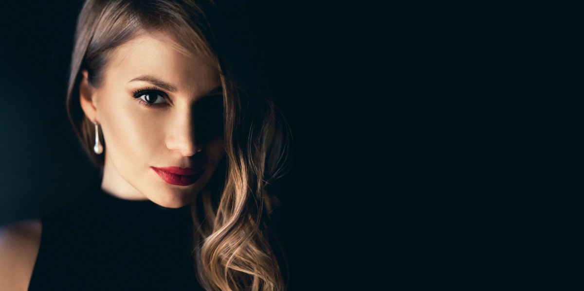 10 Harsh-But-True Facts About Being In Love With A Married Man mysterious woman