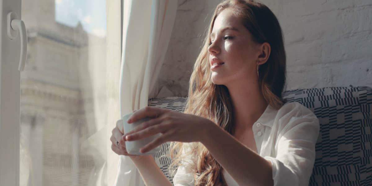 woman drinking coffee