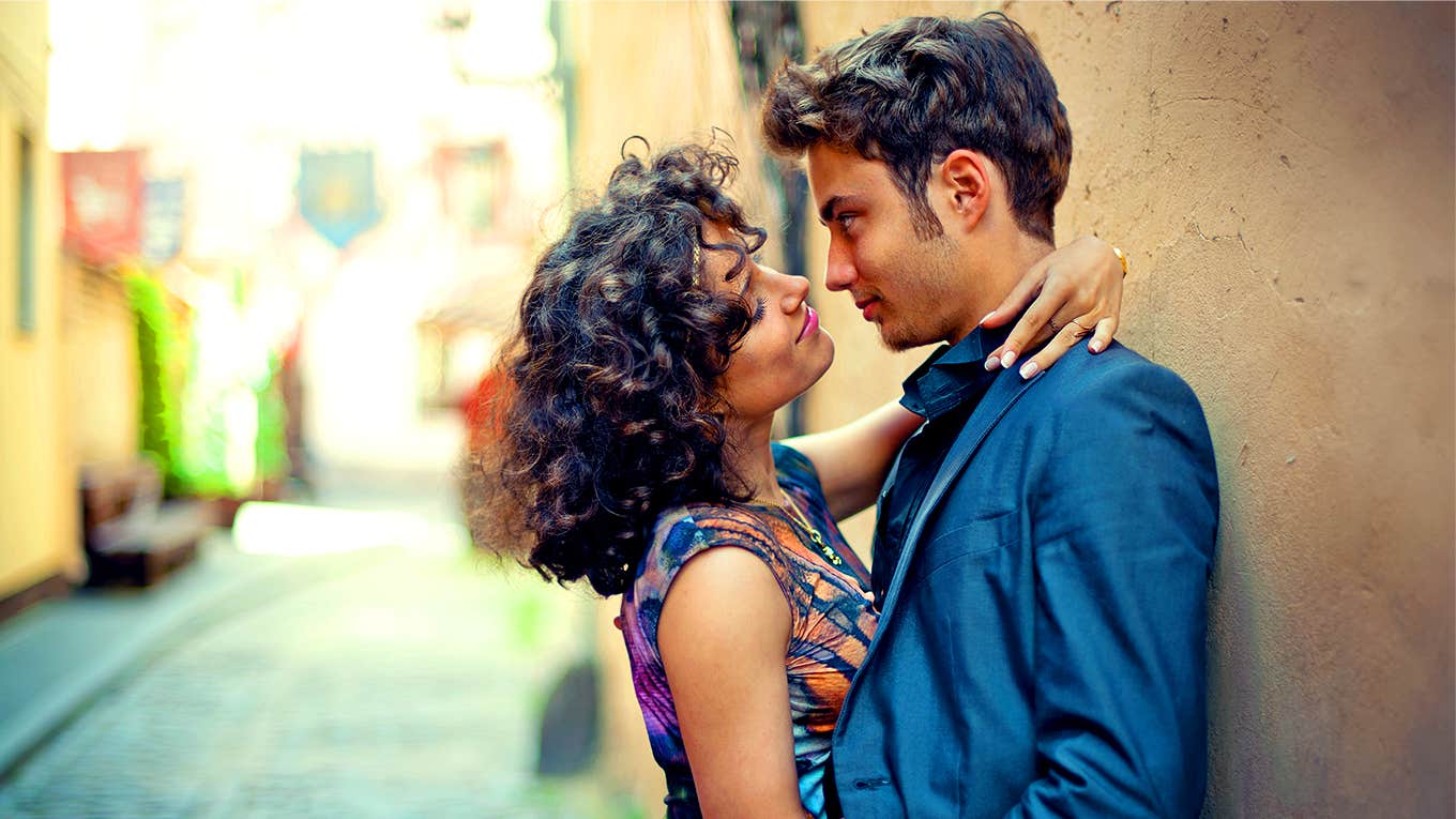 12 Tiny Things Men Find Irresistibly Attractive In Women woman hugging man