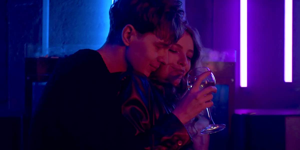 Romantic Ways To Make Your Guy Feel Like A Superhero flirty man and woman in club
