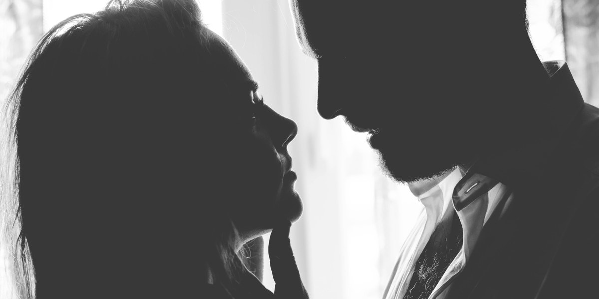 10 Truths About Dating A Child Of Divorce woman and man embracing