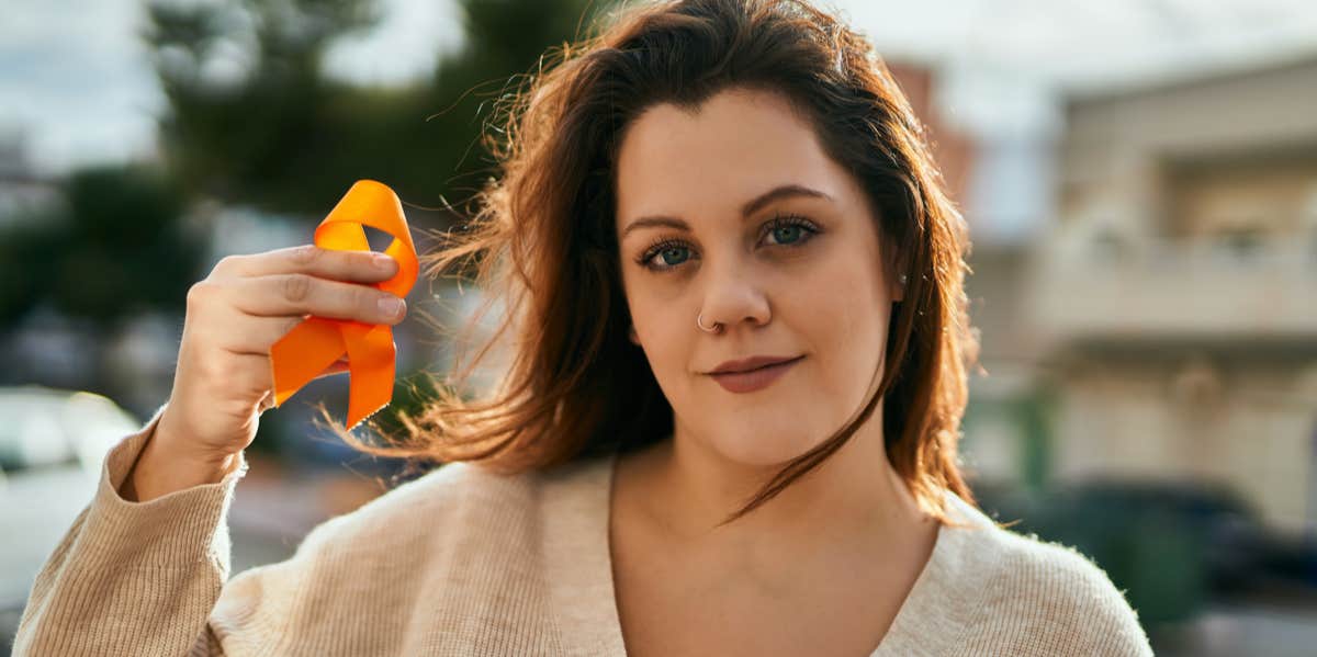 woman holding ms ribbon