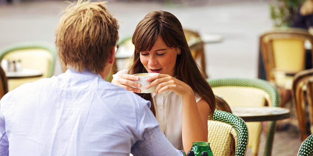 15 First Date Red Flags That Scream "No Second Date!" couple on first date