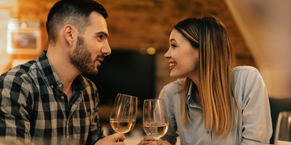 15 Men Reveal Their #1 Struggle When It Comes To Relationships man and woman on dinner date