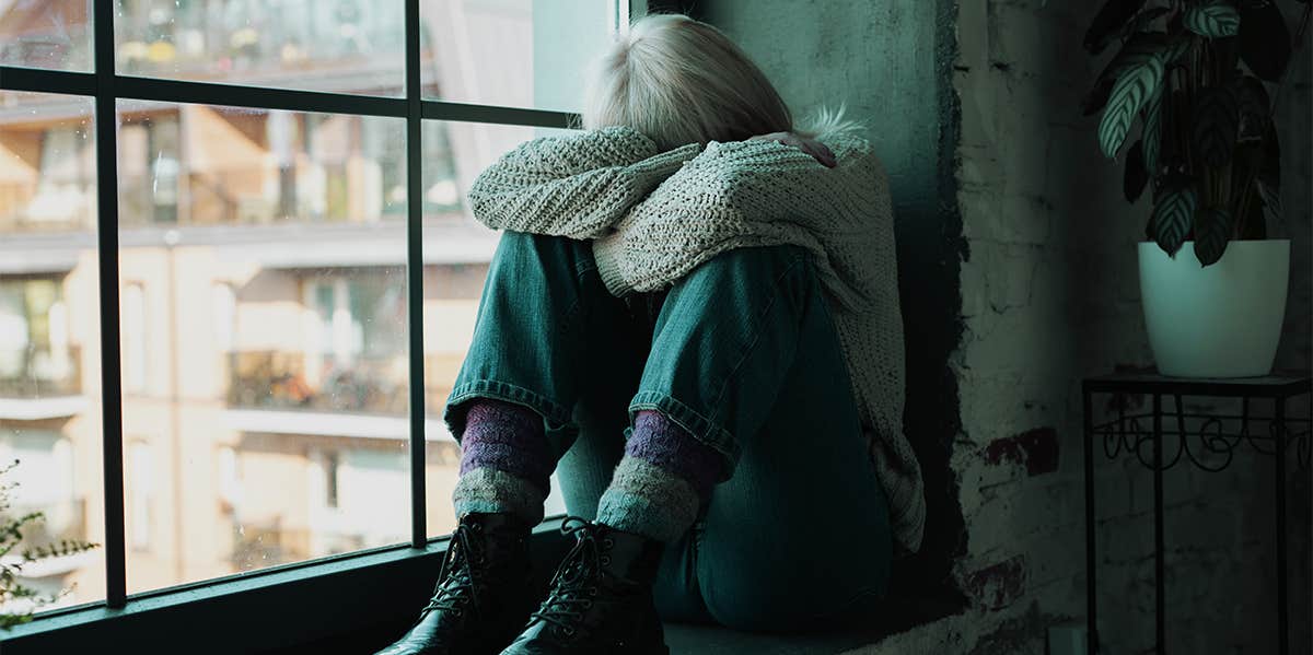 15 Things You Should Never Say To People With Depression woman crying in arms