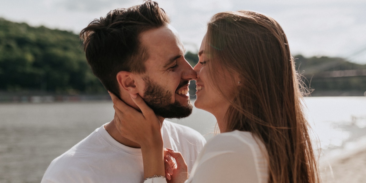 couple kissing