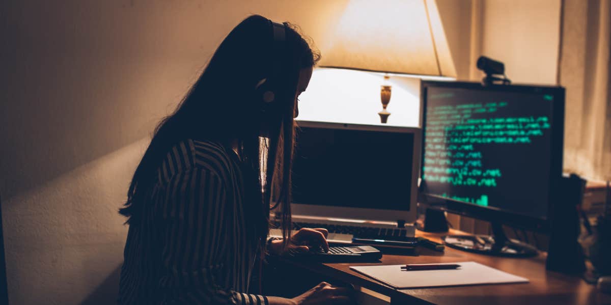 woman iin front of computer