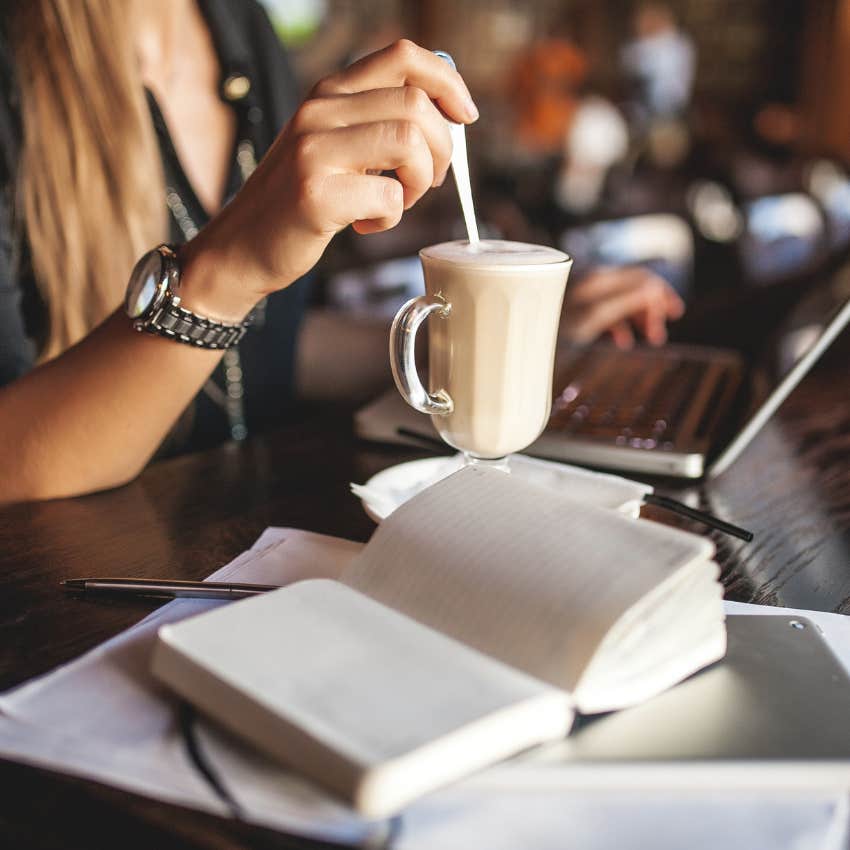 Remote worker working from a coffee shop. 
