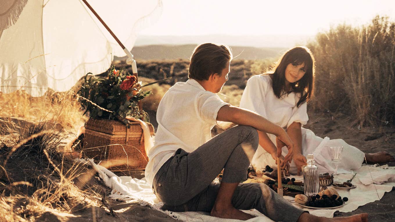 Picnic on the beach, date night ideas that are inexpensive