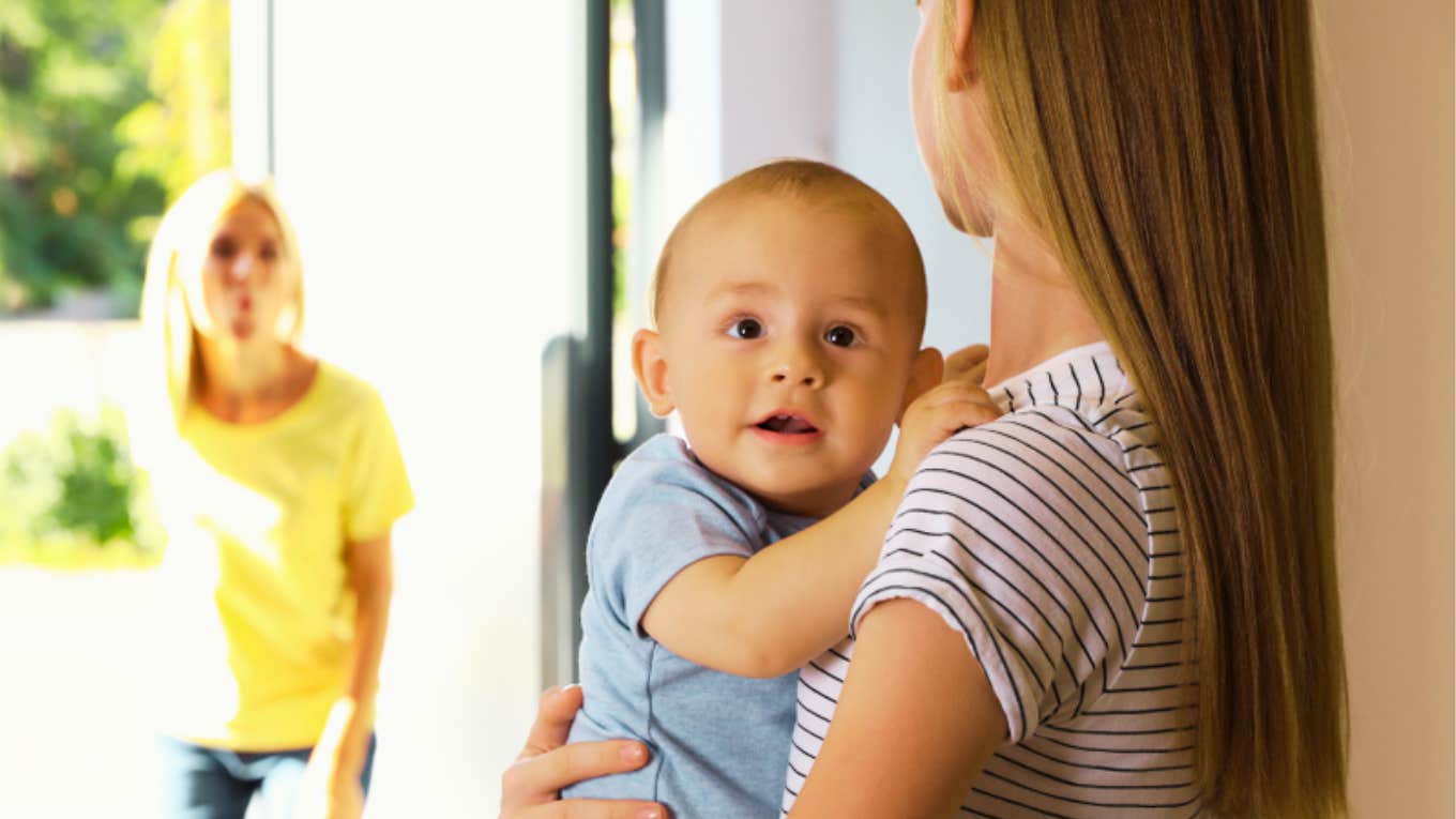 Dad Expects 16-Year-Old Late-Night Babysitter To Set Alarms So She Can Tend To His Crying Baby teenage babysitter, baby