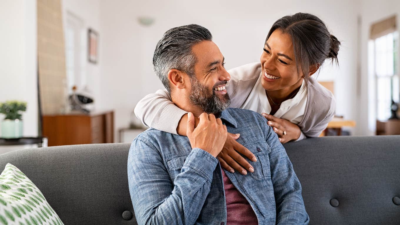 Former Matchmaker Shares 4 Things She Wished She Knew About Men At 23 Instead Of 53 Happy middle aged couple