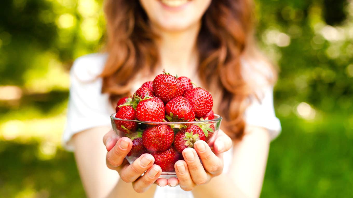 Grocery Store Worker Shows How He Reworks Moldy Strawberries To Sell Them To Customers For More Money woman with strawberries