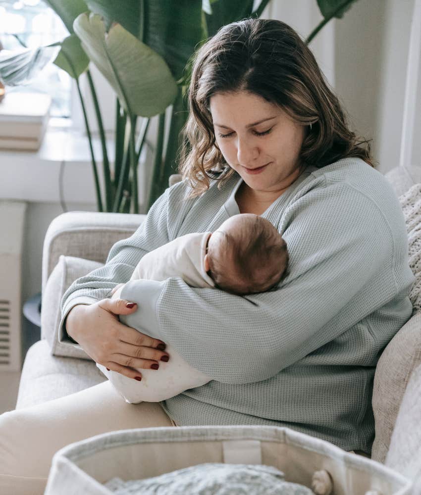 mom snuggling newborn