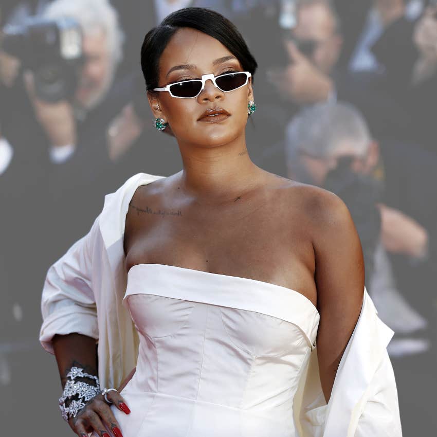 Rihanna posing on Red Carpet.