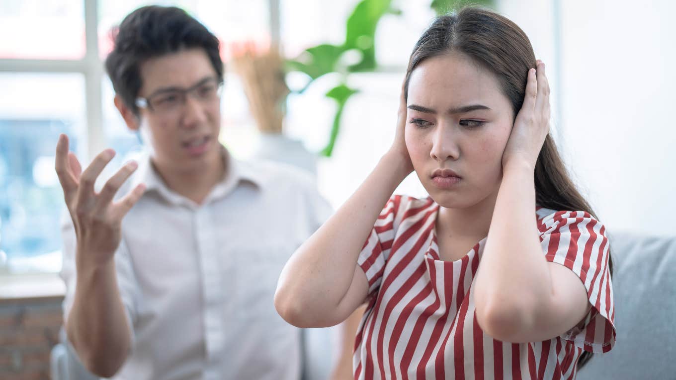 Sister ignoring brother asking her to pay back the money she loaned