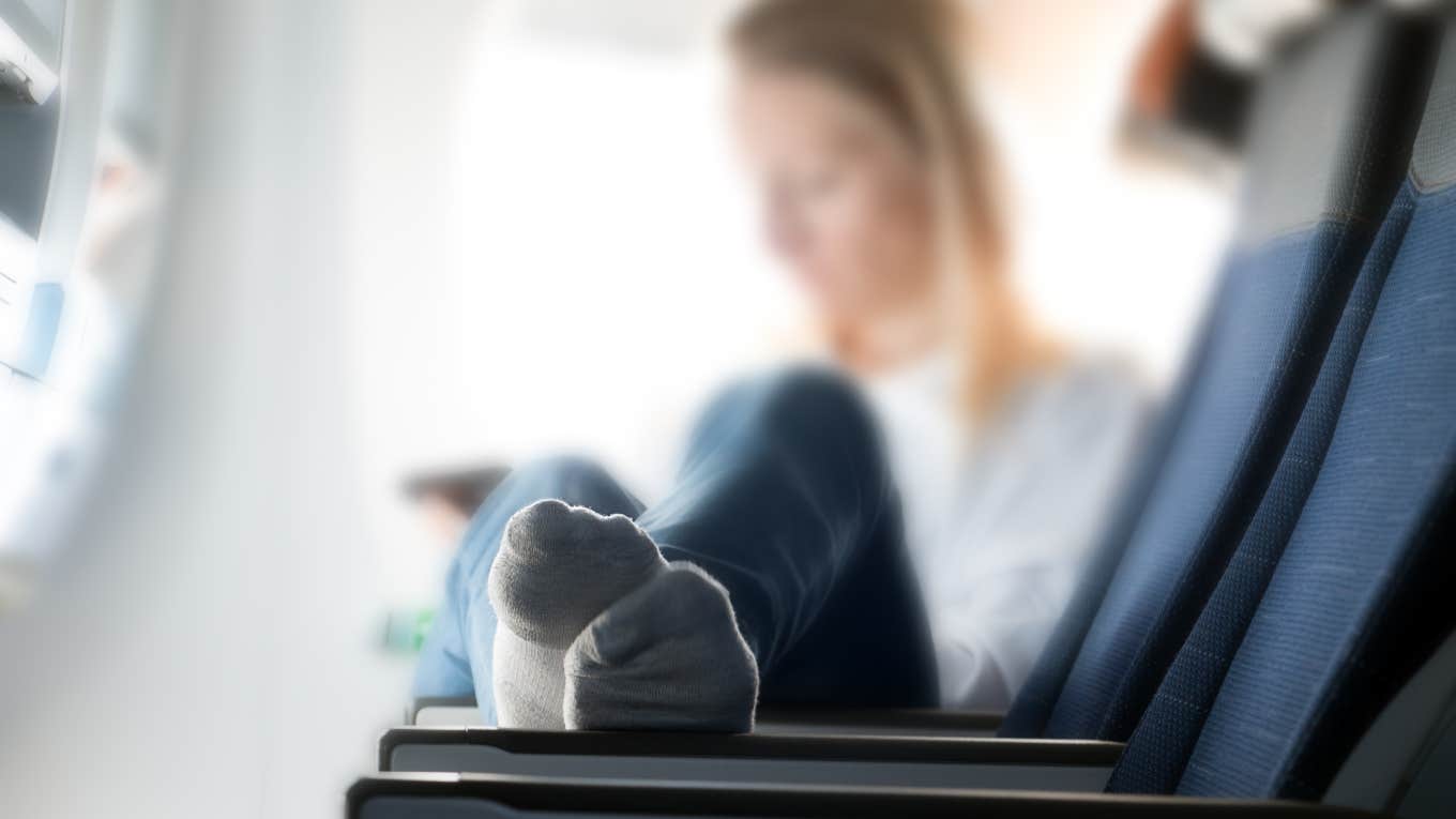Woman Teaches Plane Passenger A Valuable Lesson After Putting Her Feet On The Armrest rude airplane passenger feet