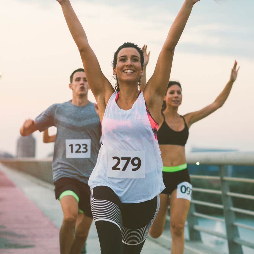 woman running marathon