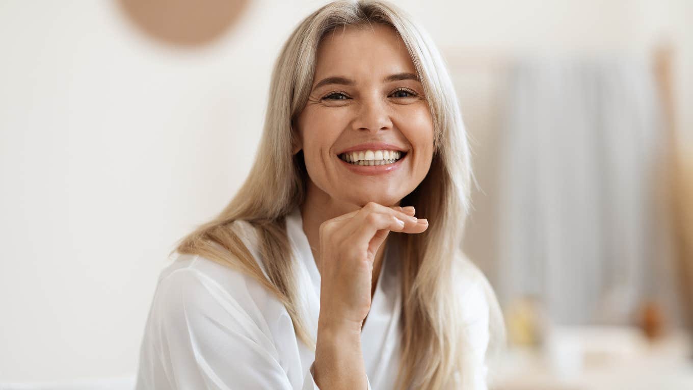 Single woman smiling.