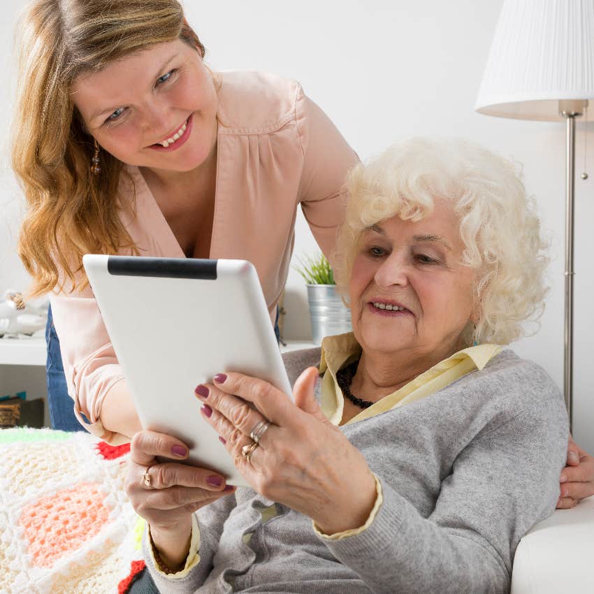 Woman teaching her boomer mother how to use an iPad