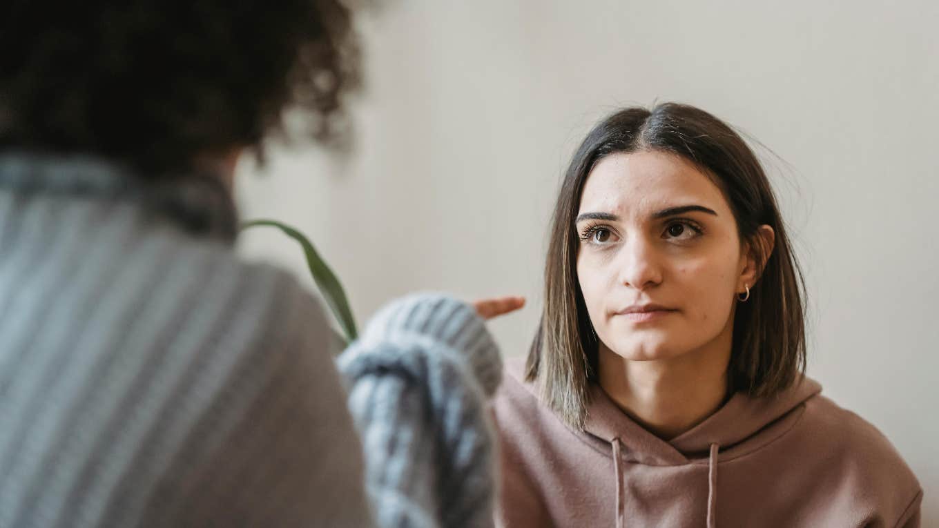 Woman Shares Text From Friend Asking Her Not To Wear Makeup In Front Of Her Boyfriend friends fighting over insecurities