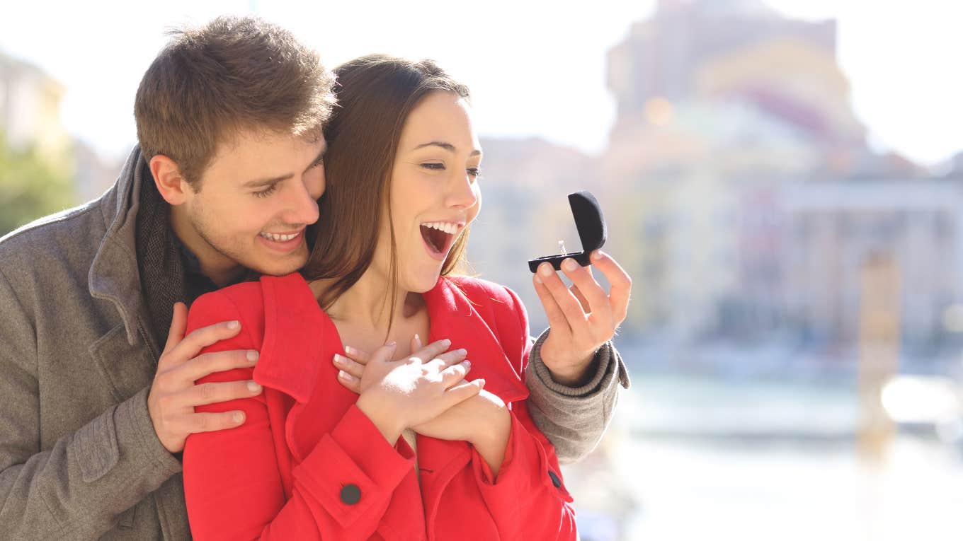man proposing to woman 