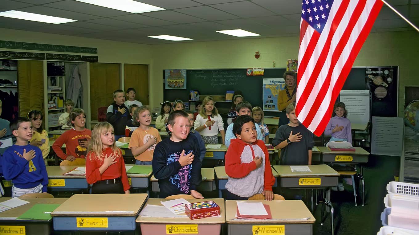 Teacher Says Her Students Don't Stand For The Pledge Of Allegiance kids reciting the Pledge of Allegiance in school