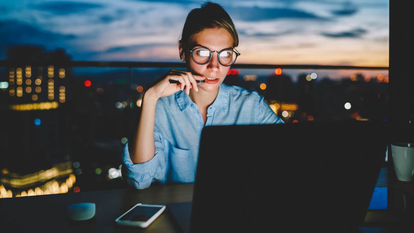 Worker Ghosts Recruiter After Learning Job Expects ‘80 Hour Weeks’ & Weekends Woman working 80-hour weeks late in the office.