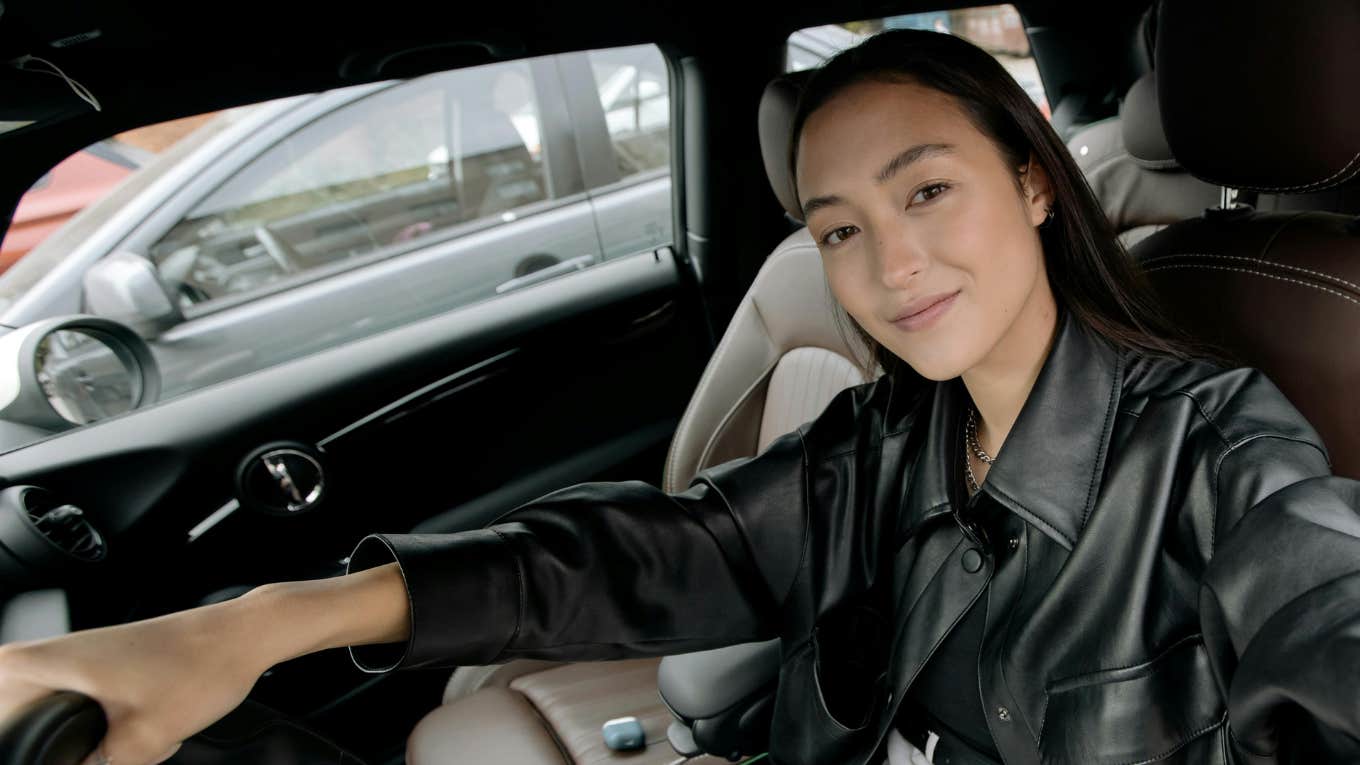 Worker Says It’s Unhinged To Require Employees To Drive To Work Every Day woman in car