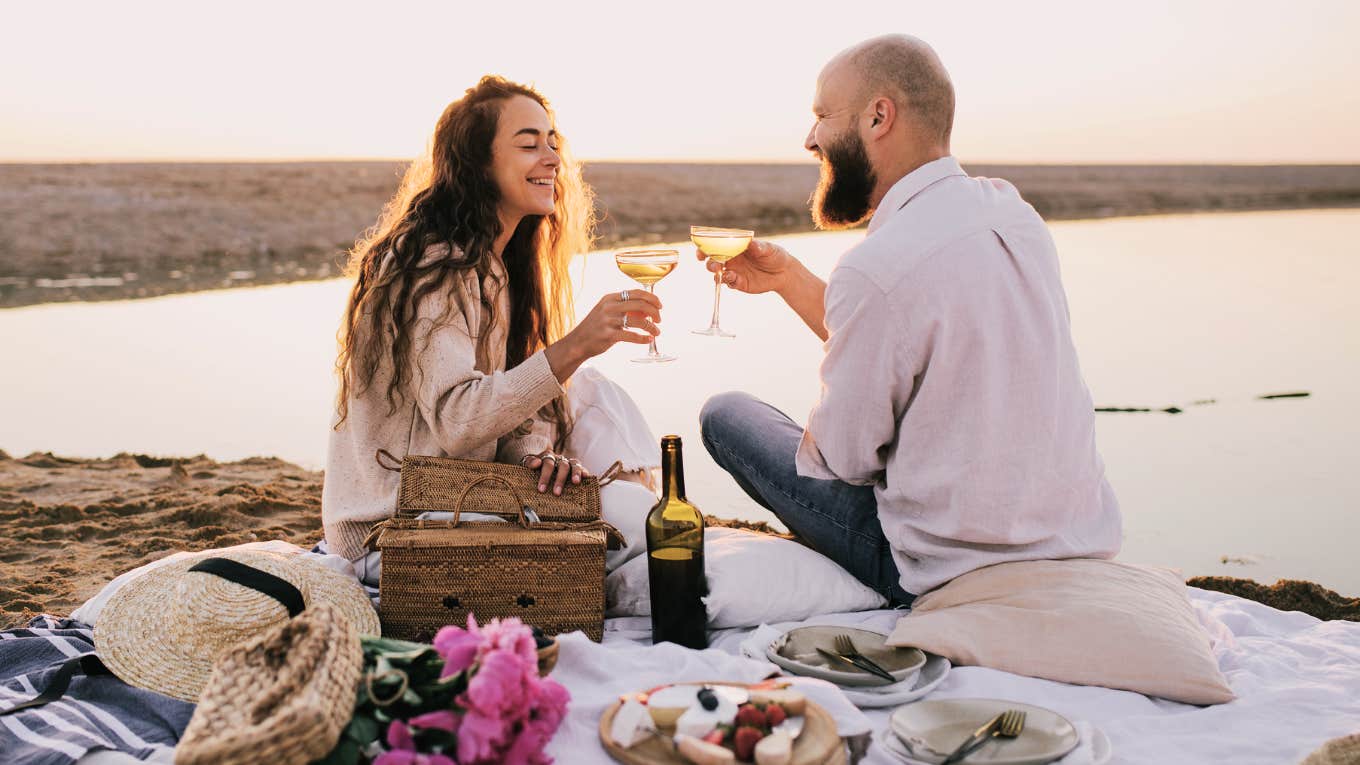 Ways To Have A Fun And Flirty Date Night With Your Husband married couple having a fun date night picnic