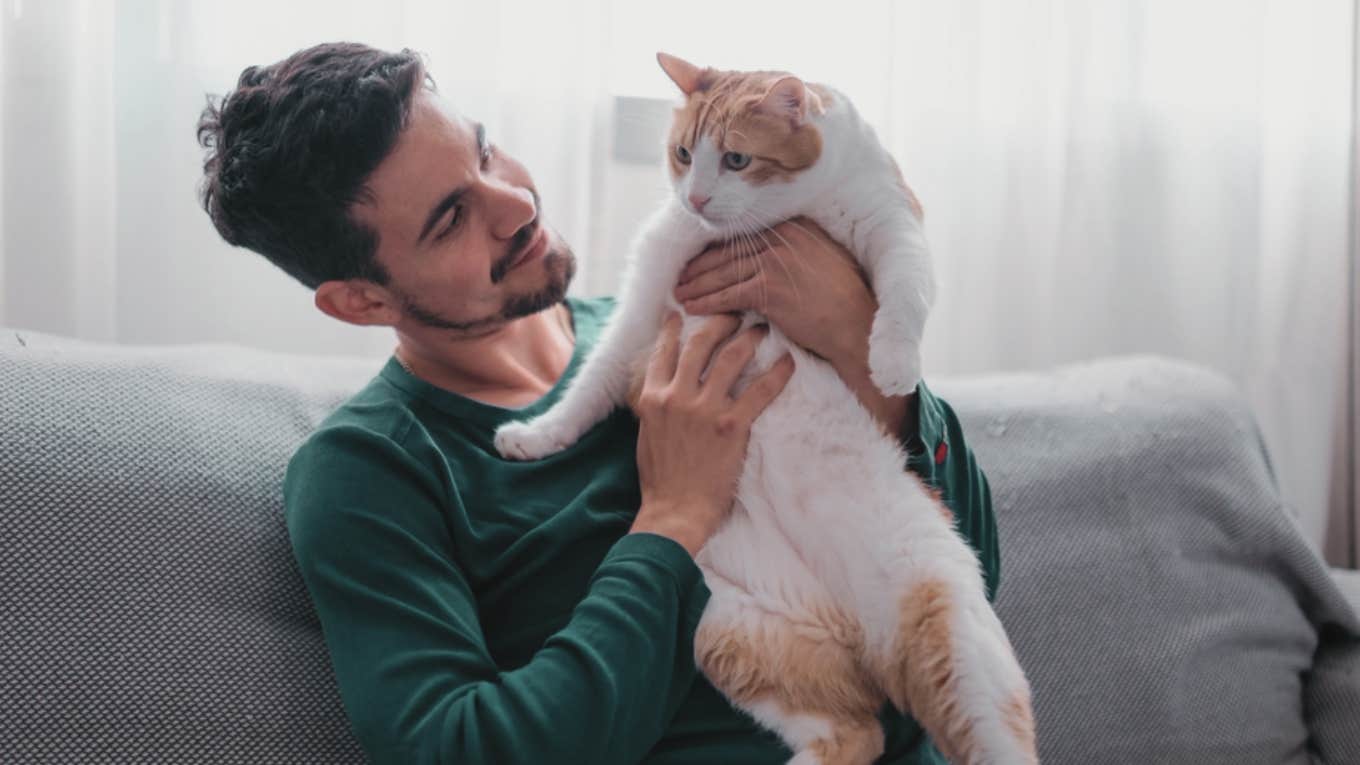 Worker Gets Reprimanded By His Boss For Being Two Hours Late Because His Cat Died man, cat