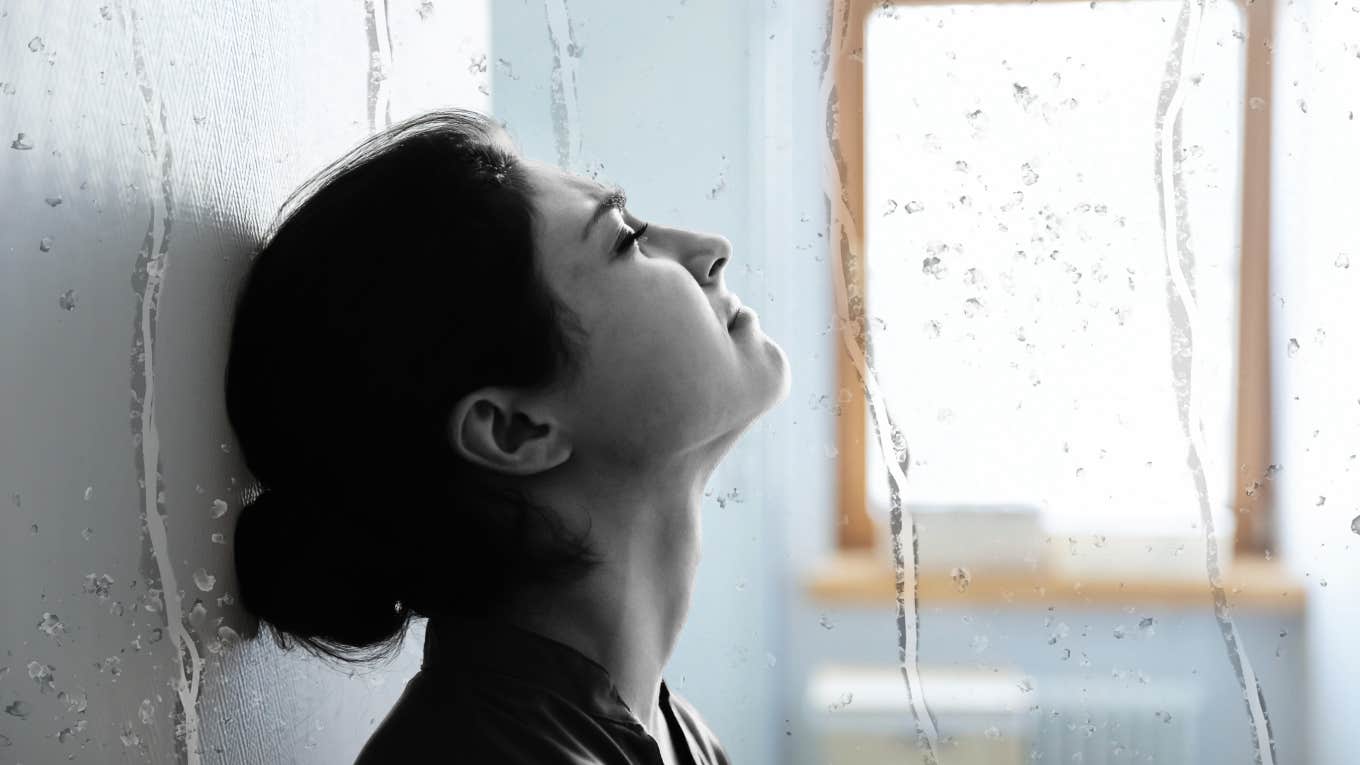 I Grieved The Loss Of My Mom As An Infant, A Teenager, And An Adult Woman grieving loss, leaning against wall crying